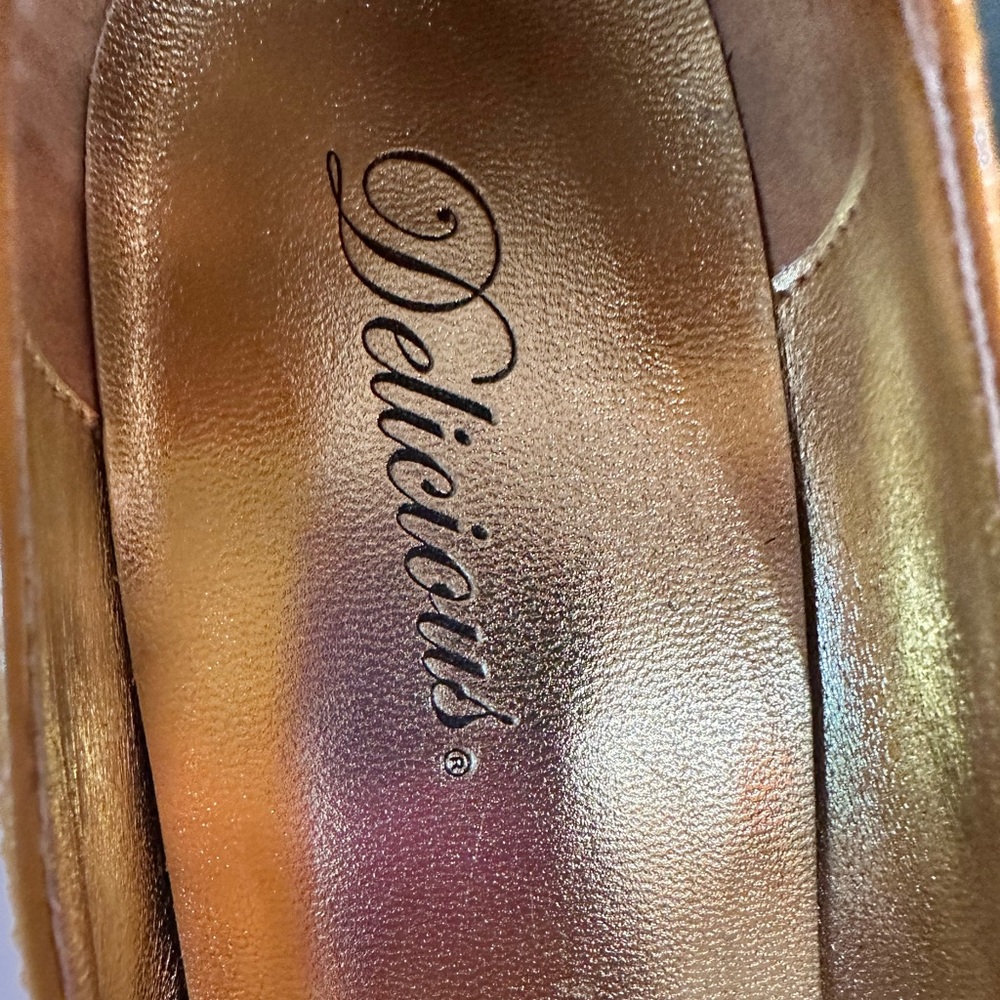 DELICIOUS ~ Patent Yellow Cruelty-Free 5” Stiletto Heels w/Gold Accents size 8.5 - Picture 7 of 10